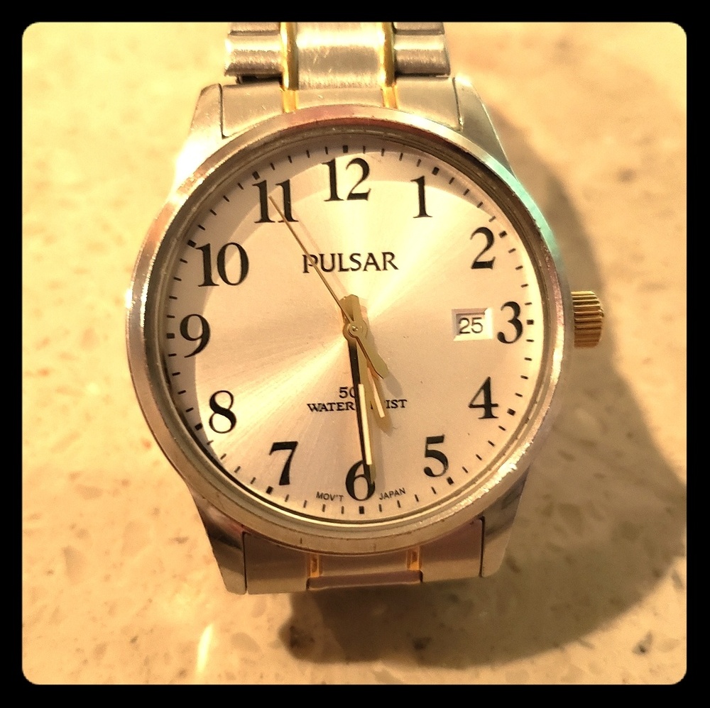 Pulsar watch with gold dials